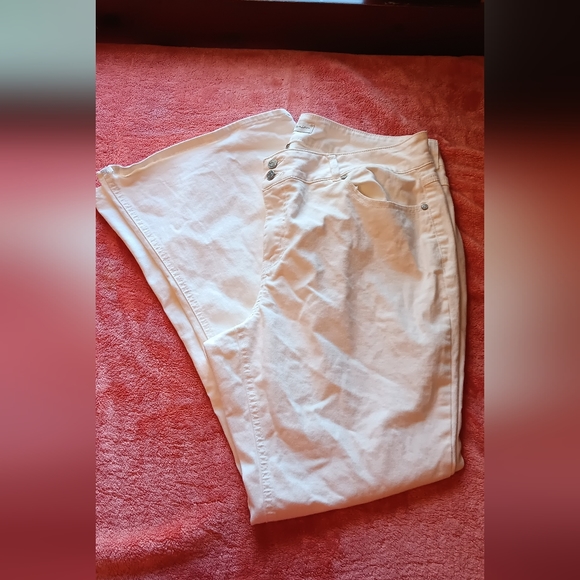 Cato Fashion White Flare Jeans * Size 16W * Plus-sized - Picture 4 of 4